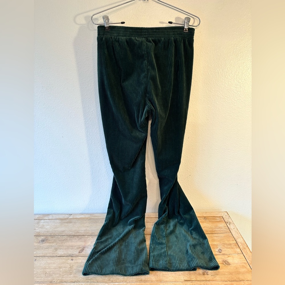 Bagatelle Green Corduroy Pull On Soft Flared Pant Size XS - Picture 2 of 4